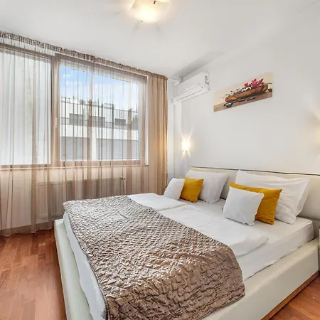 Revon Business 50 Dunajska Apartment Bratislava